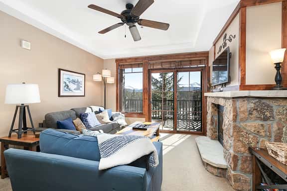 Crystal Peak Mountaineer Condo: Ski-In, Ski-Out Luxury - Image 1