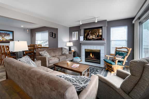 Blue Granite Off Main Townhome: Updated, Great Location - Image 1