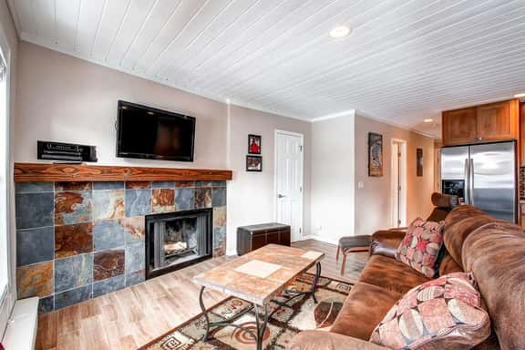 Panorama Alpine Condo: Hip Downtown Location - Image 1