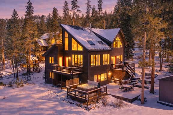 Ullr Haus: Luxurious Mountain Home w/ Hot Tub & Views - Image 1