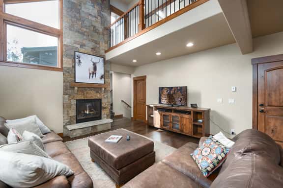 Ridgeview Court Townhome: Incredible Rooftop Deck - Image 1