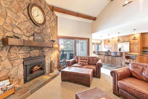 Park Place Crestone Peak Condo: Great Ski-In Location - Image 1