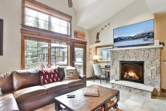 Mountain Thunder Snow Day Townhome: Ski In, Walk To Gondola – High-End Resort - Image 1