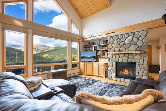 Quandary Views of Breckenridge: Scenic Views & Mountain Comfort - Image 1