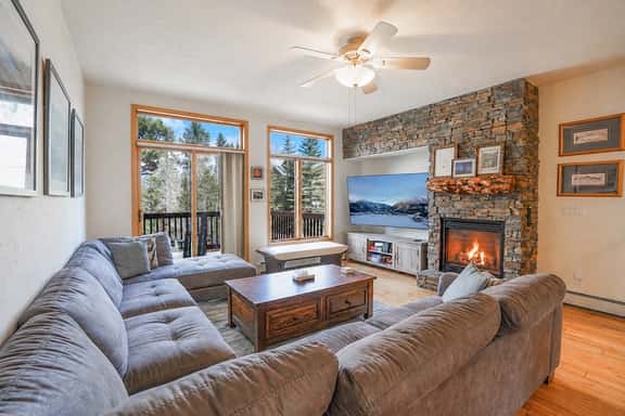 Prospect Point Getaway: Mountain Views w/ Private Hot Tub - Image 1