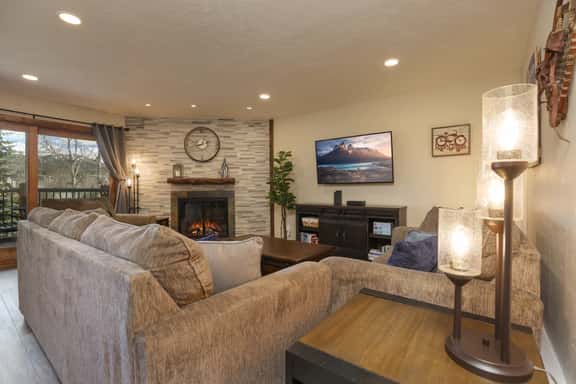 Park Place Pikes Peak Condo: Ski In, Walk To Main St - Image 1
