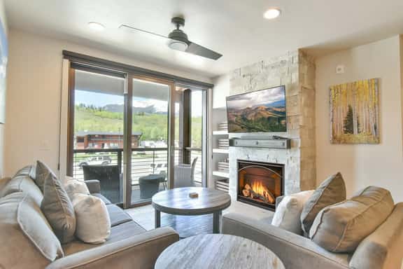 Blue River Flats Lookout: High-End Finishes w/ Mountain Views - Image 1