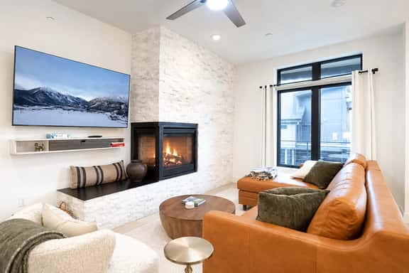 River West Rivers And Roads Condo: Mountain Views, Shared Hot Tubs - Image 1
