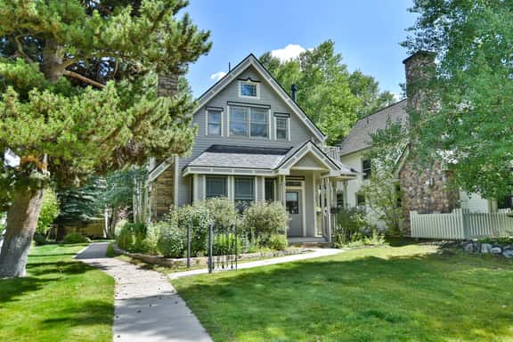 Main Street Retreat: Downtown, Mountain Views, Hot Tub - Image 1