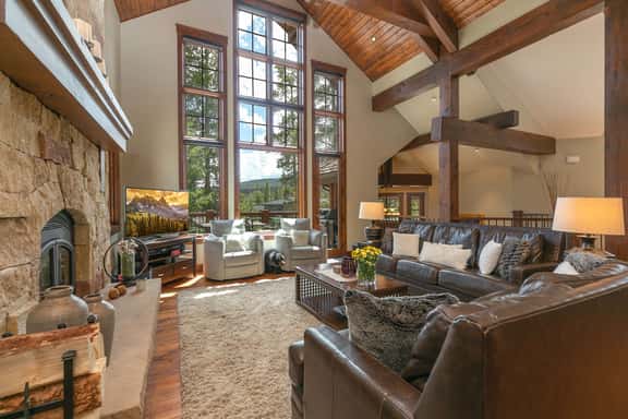 Snowy Point Chalet: True Mountain Luxury - Image 1