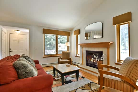 Park Forest Deer Trail Townhome: Hot Tub, On Shuttle Route - Image 1