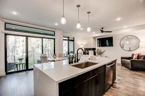 River West Ptarmigan Peak Condo: Upscale Riverfront Retreat - Image 1