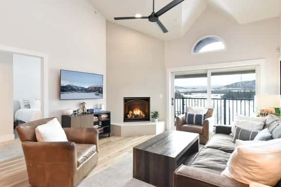 Lake Forest Alpine View: Lake & Mountain Views - Image 1
