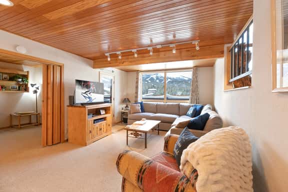 Sunrise Ridge Townhome: Hot Tub, Stunning Views - Image 1