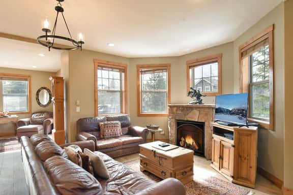 Rachel Lane Home: Views, Style, Hot Tub - Image 1