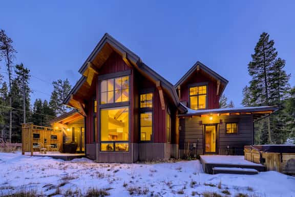 Wilderness Woods Retreat: Private Hot Tub, Close to Town! - Image 1