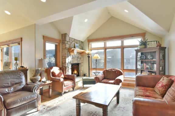 Mt. Victoria Lodge Crestline Condo: Downtown, Nicely Appointed - Image 1