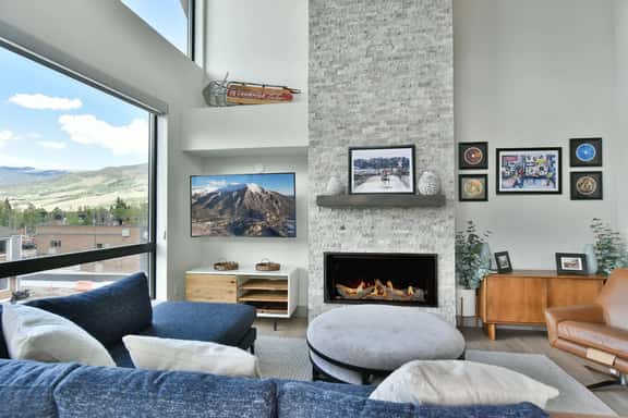Skywalk Flats Downtown Condo: Mountain Views, Rooftop Hot Tubs - Image 1