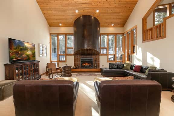 Grand Antler Lodge: Spacious, Updated, Sleeps 16 - Image 1