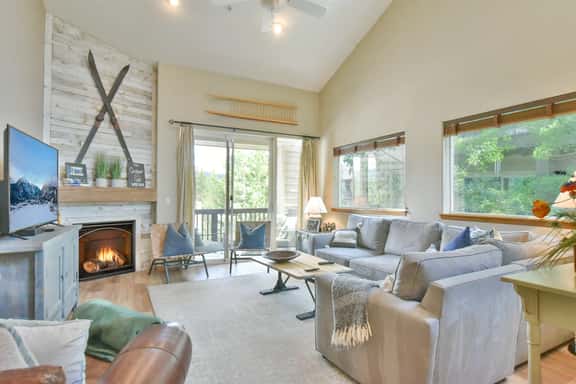 Pointe at Lake Dillon Townhome: Hot Tub, Mountain Views! - Image 1