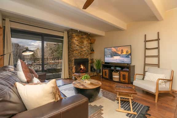 Lodge at Lake Dillon Condo: Great Year-Round Location - Image 1