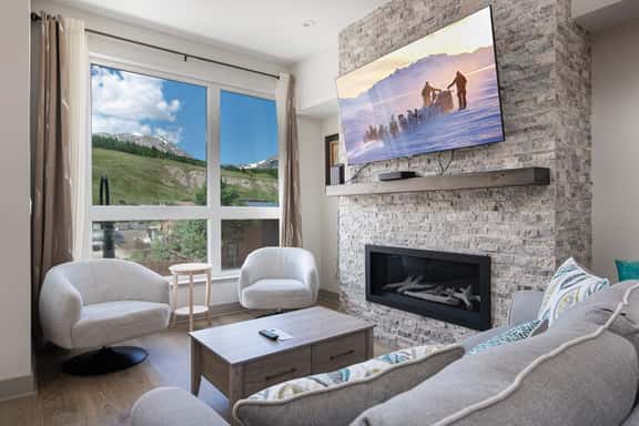 Fourth Street Crossing Traverse Townhome: Stylish Retreat - Image 1