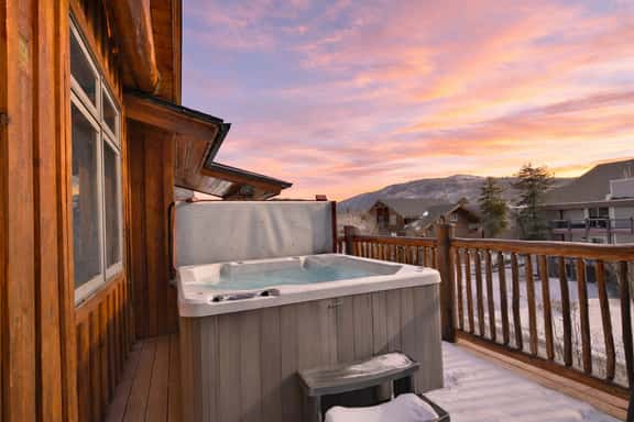 Mt. Victoria Lodge Penthouse Condo: Downtown, Hot Tub - Image 1