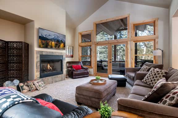 Whispering Pines Retreat: Quiet Wooded Setting, Hot Tub - Image 1