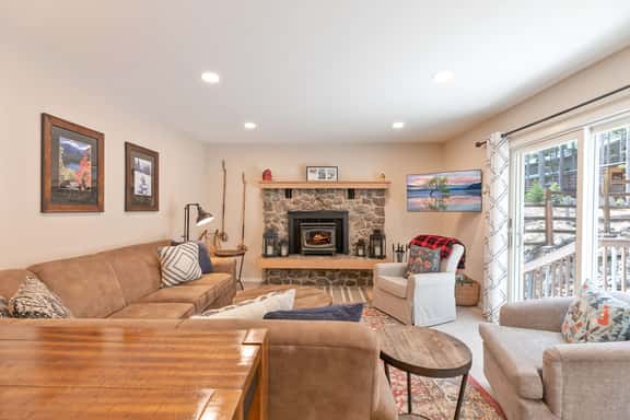 Quicksilver Chalet: Hot Tub, Sleeps 10 - Image 1