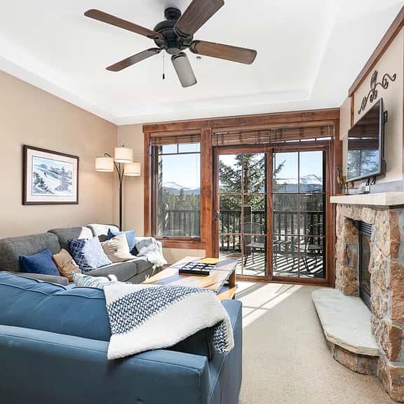 Crystal Peak Mountaineer Condo: Ski-In, Ski-Out Luxury - Image 1