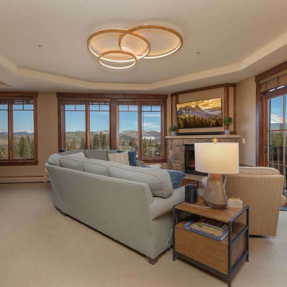 Crystal Peak Expedition Condo: Ski-In, Ski-Out Luxury - Image 1