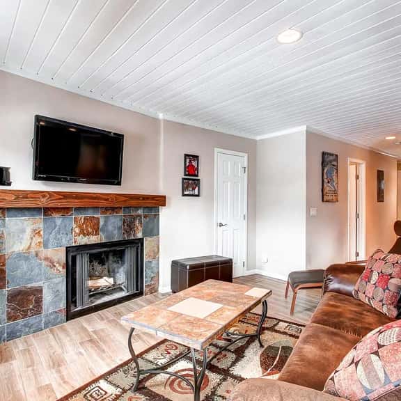 Panorama Alpine Condo: Hip Downtown Location - Image 1