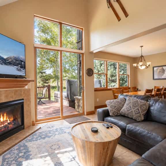 Highland Greens Townhome: Long-Stay Lodging, Private Hot Tub - Image 1