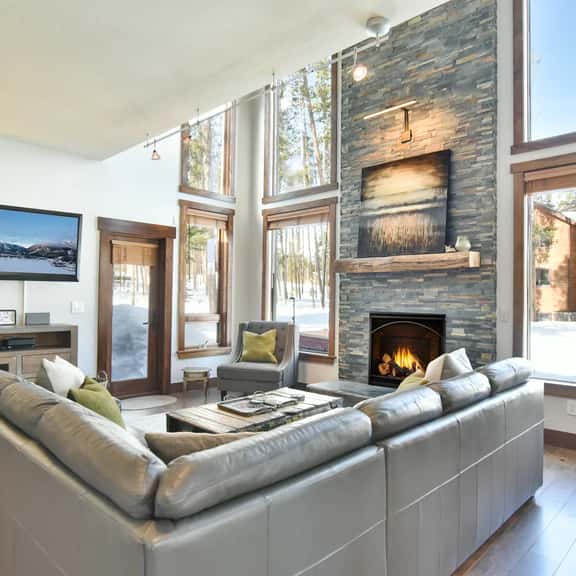 Shekel Haus – Luxury Mountain Retreat w/ Views & Hot Tub - Image 1