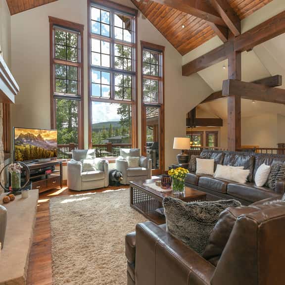 Snowy Point Chalet: True Mountain Luxury - Image 1