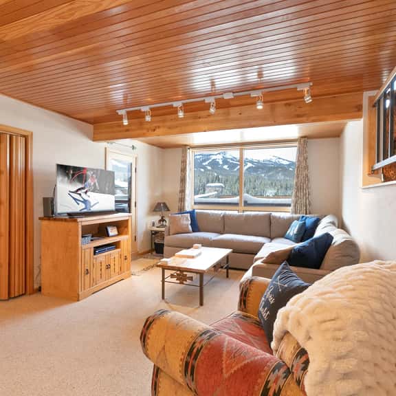 Sunrise Ridge Townhome: Hot Tub, Stunning Views - Image 1