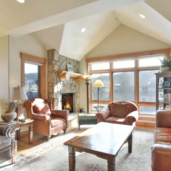 Mt. Victoria Lodge Crestline Condo: Downtown, Nicely Appointed - Image 1