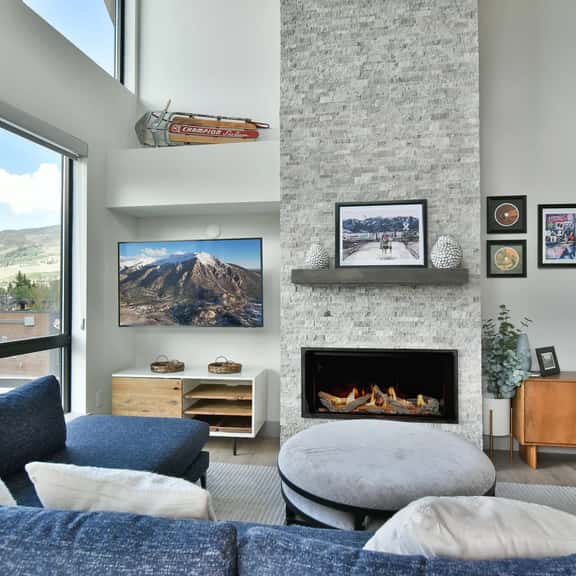 Skywalk Flats Downtown Condo: Mountain Views, Rooftop Hot Tubs - Image 1