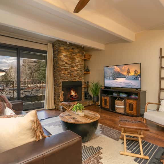 Lodge at Lake Dillon Condo: Great Year-Round Location - Image 1