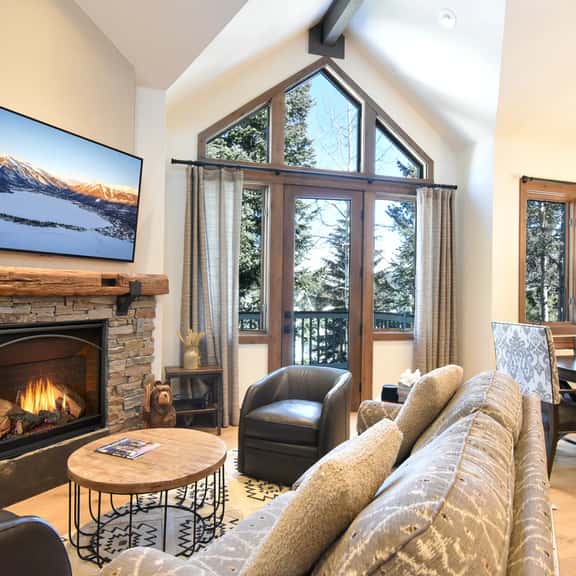 Highlander Townhome: Walk to Lifts, Walk to Town, Close to Everything! - Image 1