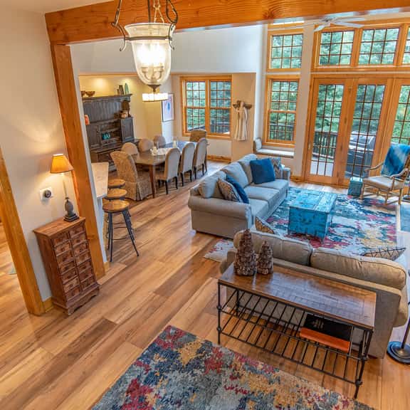 White Wolf Mountain Air Townhome: Elegant Retreat - Image 1