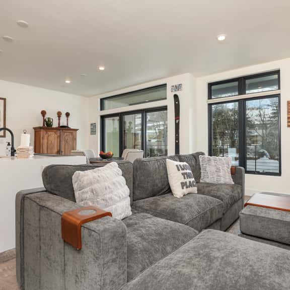 Après Shores Riverfront: Upscale Downtown Retreat - Image 1