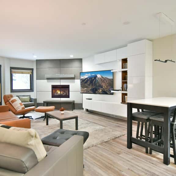 Village Chateaux Après-Ski Condo: Ski In/Out, Resort Amenities - Image 1