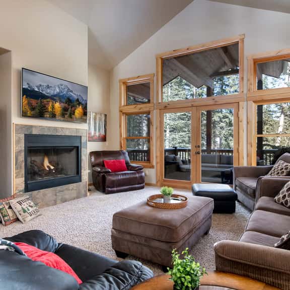 Whispering Pines Retreat: Quiet Wooded Setting, Hot Tub - Image 1