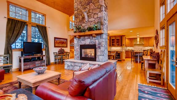 Mountain Lodge at Snowshoe: Beautiful Location, Views - Image 2
