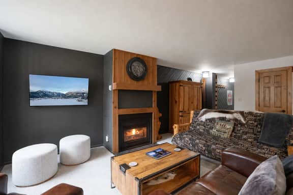 Ski Hill Powder Retreat: Downtown Breck, Walk to Gondola - Image 2