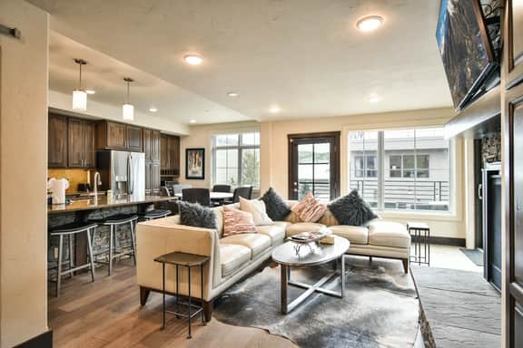 Frisco Gold Townhome: Downtown Luxury, Great Views - Image 4