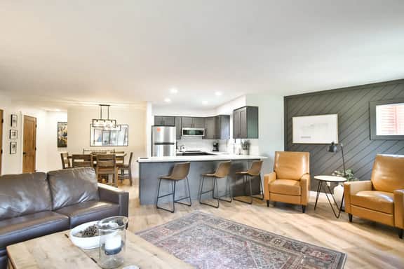 Pine Ridge Off-Piste Condo - Ski In, Walk to Downtown! - Image 4