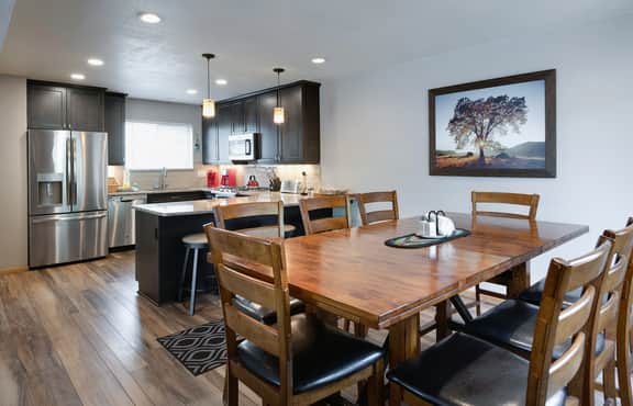 Blue Granite Off Main Townhome: Updated, Great Location - Image 4