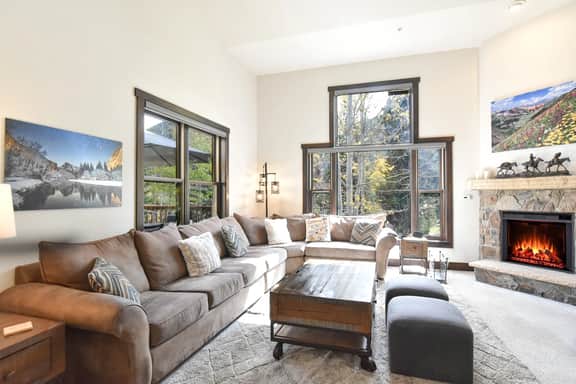 Red Hawk Townhome - Walk to Lifts, Pool/Hot Tub Access - Image 3